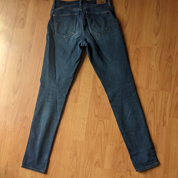 Levis Skinny Jeans - Picture 1 of 8